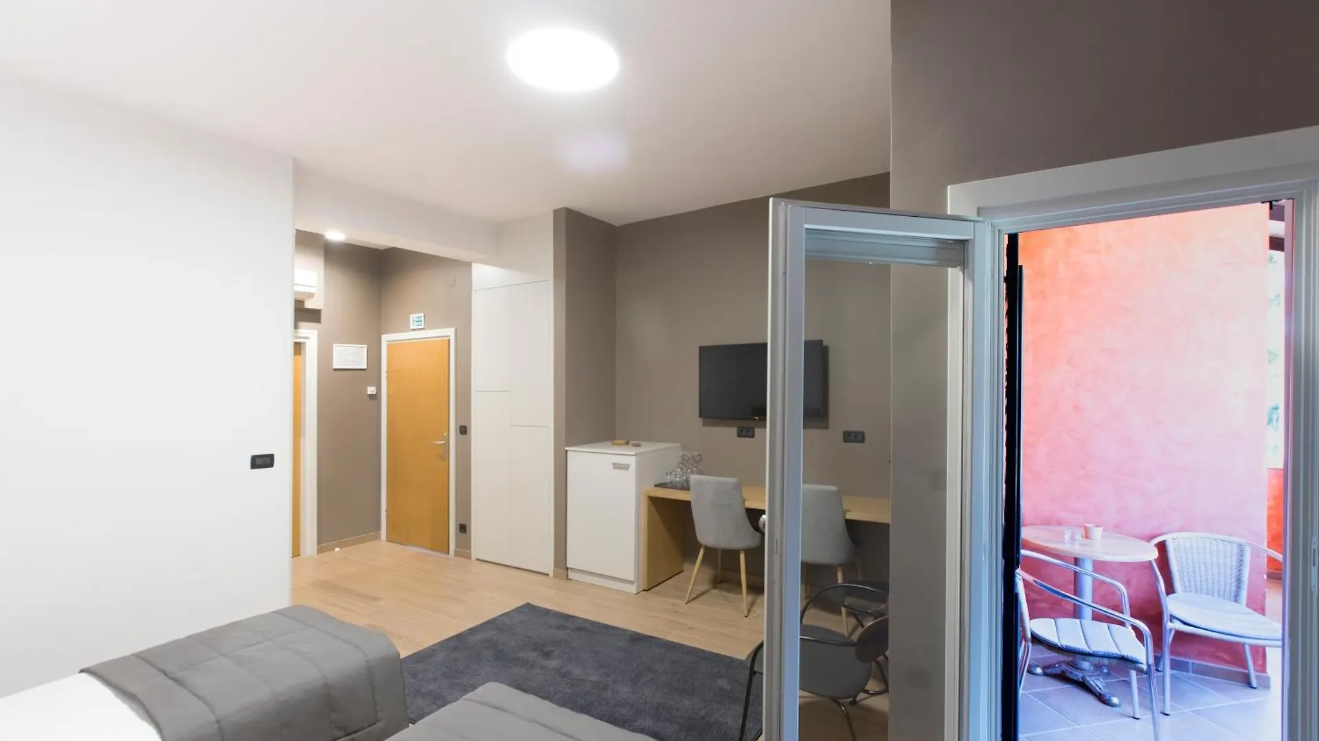 Rooms Valbandon 2377 ゲストハウス