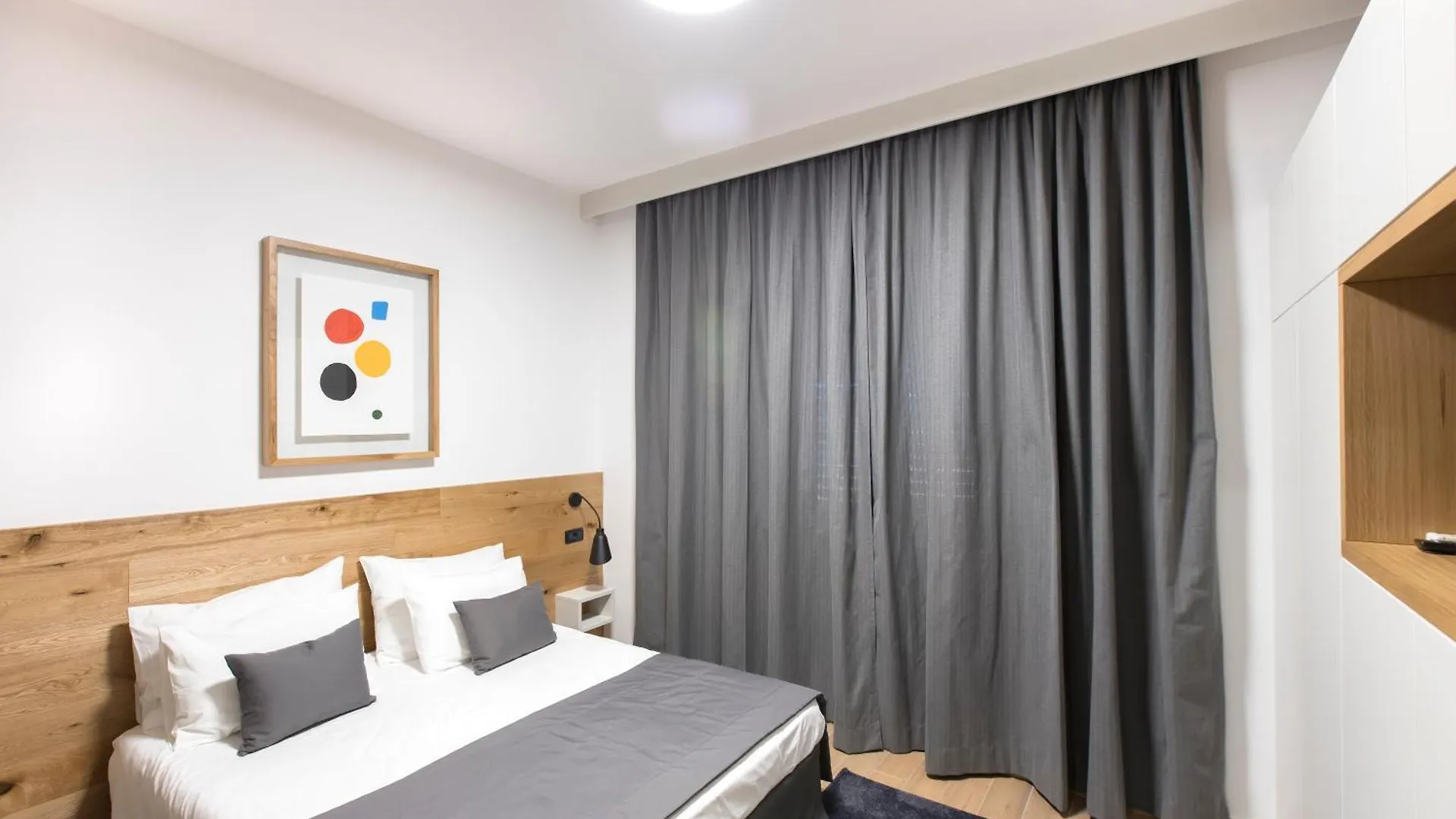 Rooms Valbandon 2377 ゲストハウス