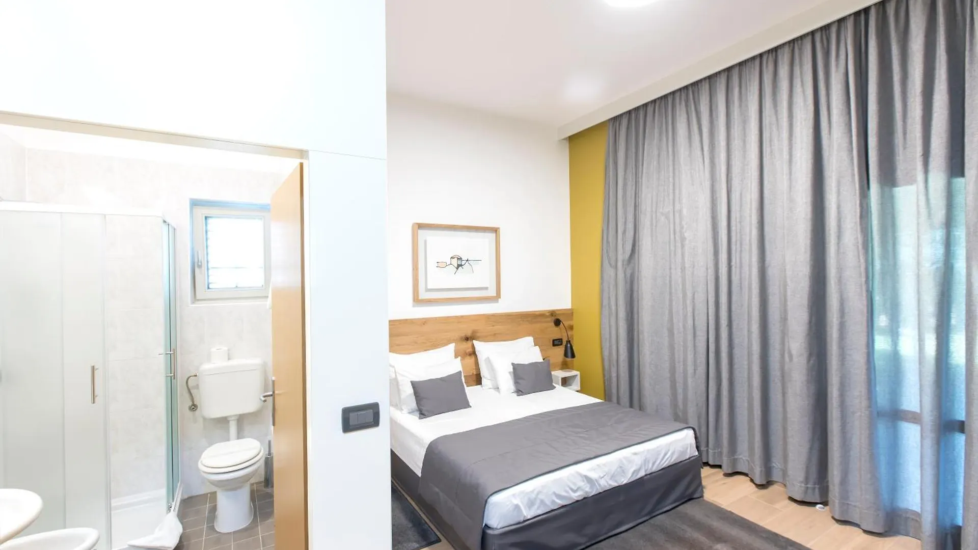 Rooms Valbandon 2377 ゲストハウス
